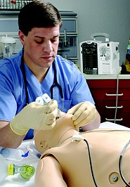 Inbetriebnahme einer medizinischen Schulungspuppe im Diakoniekrankenhaus Landwasser.